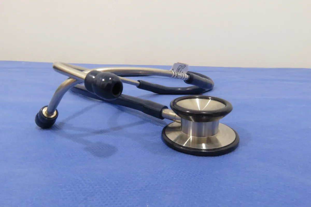 Fonendoscopio, logopedia neurológica para adultos en Vigo